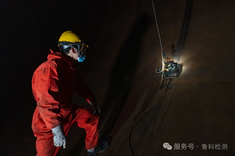 “浙江省首次应用检测机器人完成球罐定检工作”